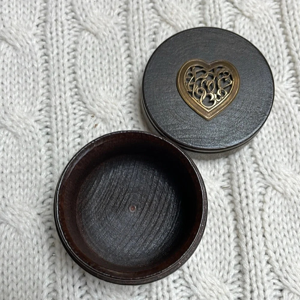 Wooden Trinket box with metal heart top. Measurement’s in pics. Jewelry rings - Picture 4 of 7